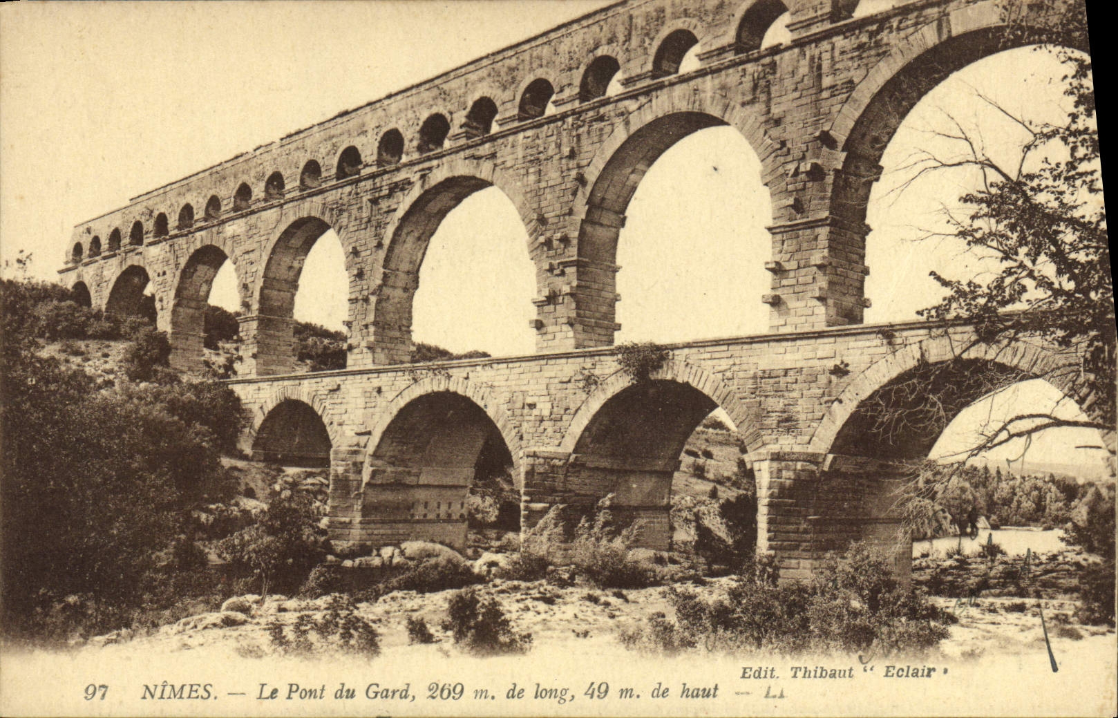 CPA Nimes Le Pont Du Gard