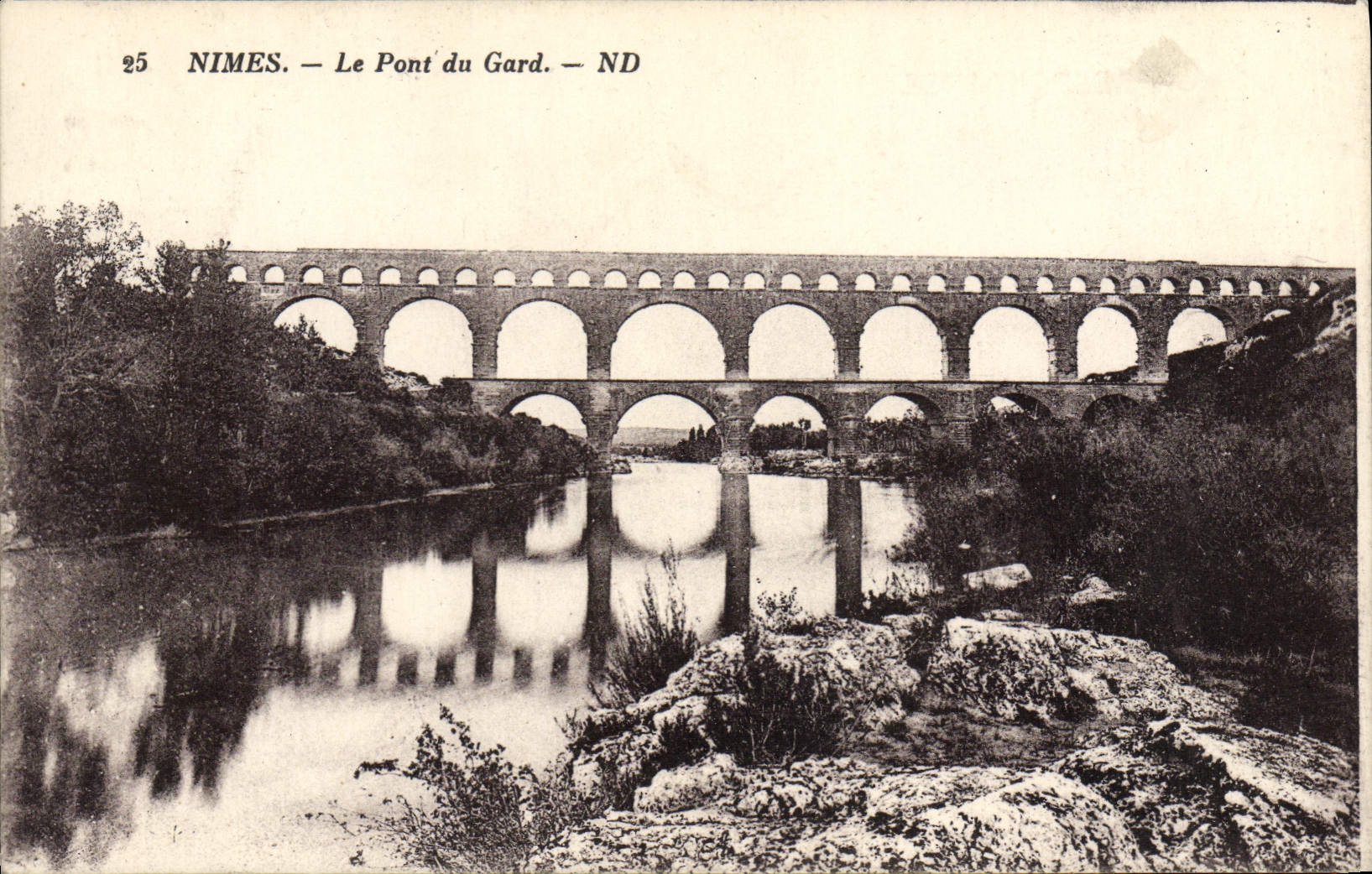 CPA Nimes Le Pont Du Gard