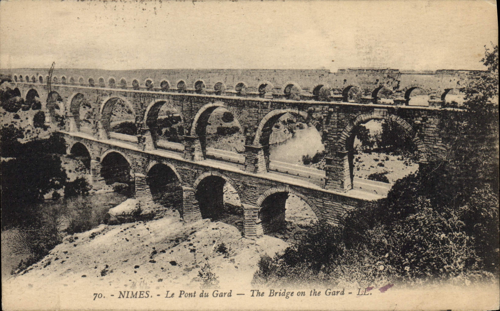 CPA Nimes Le Pont Du Gard