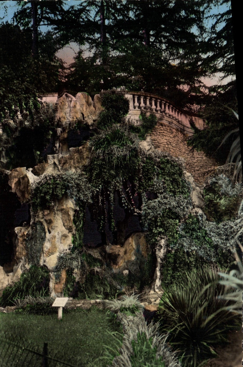 POSTAL MODERNA Nimes el jardín de la fuente la cueva