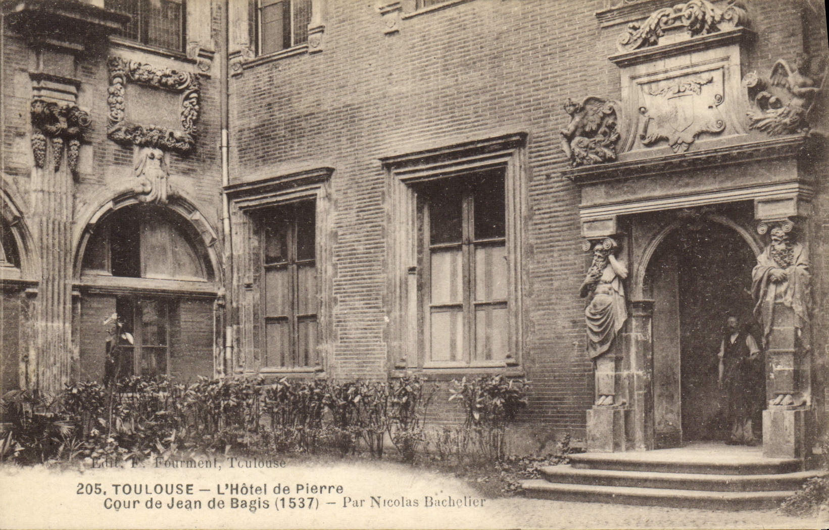 VINTAGE POSTCARD Toulouse the Hotel Of Pierre Court of Jean de Bagis