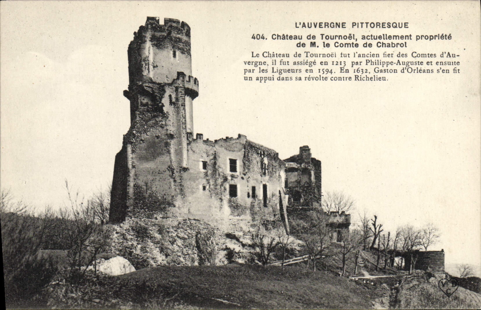 VINTAGE POSTCARD Picturesque Auvergne Castle De Tournoel