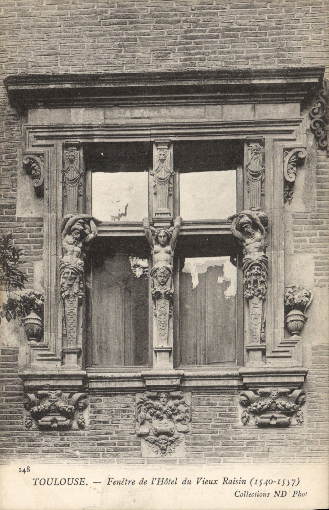 VINTAGE POSTCARD Toulouse Fenestrates De I' Hotel Of the Old Grape