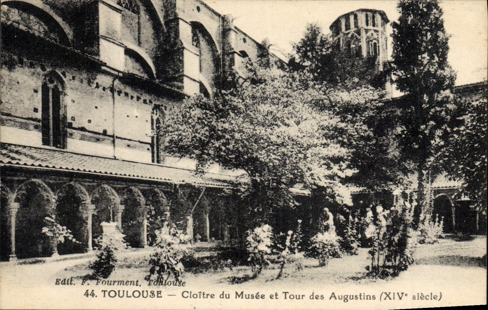 VINTAGE POSTCARD Toulouse Cloister Of the Museum And Turn Of Augustins