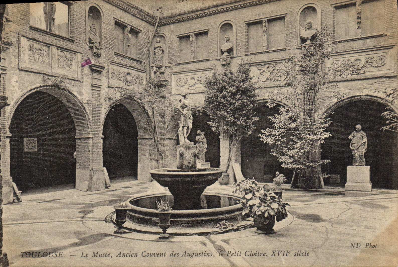 CPA Toulouse Le Musee Ancien Couvent Des Augustins Le petit cloitre
