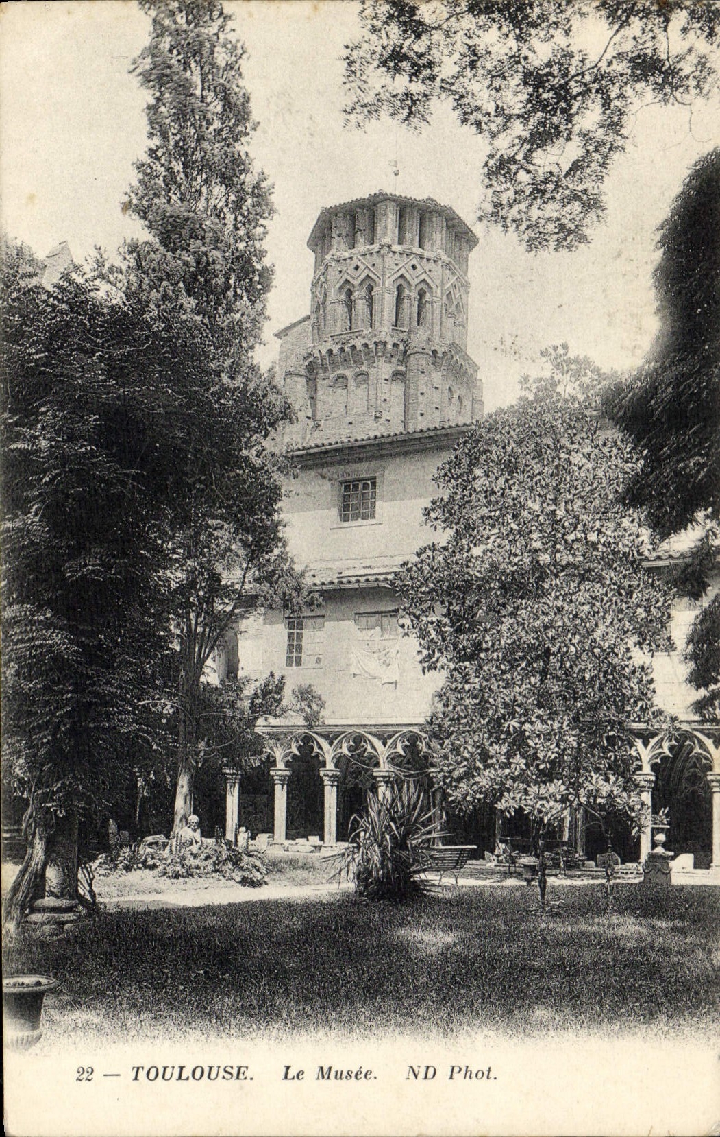 VINTAGE POSTCARD Toulouse the Museum