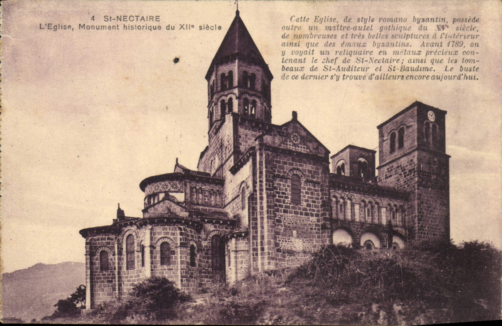 CPA St Nectaire L'Eglise Monument historique