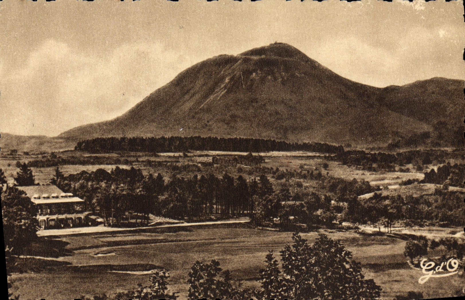 VINTAGE POSTCARD Surroundings of Royat and Clermont Ferrand the Golf of Charade and Puy de Dome