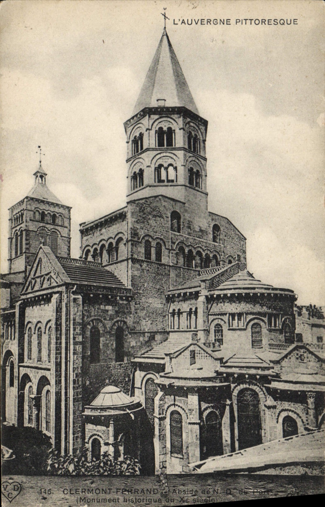 VINTAGE POSTCARD Clermont Ferrand Apse of ND of the port