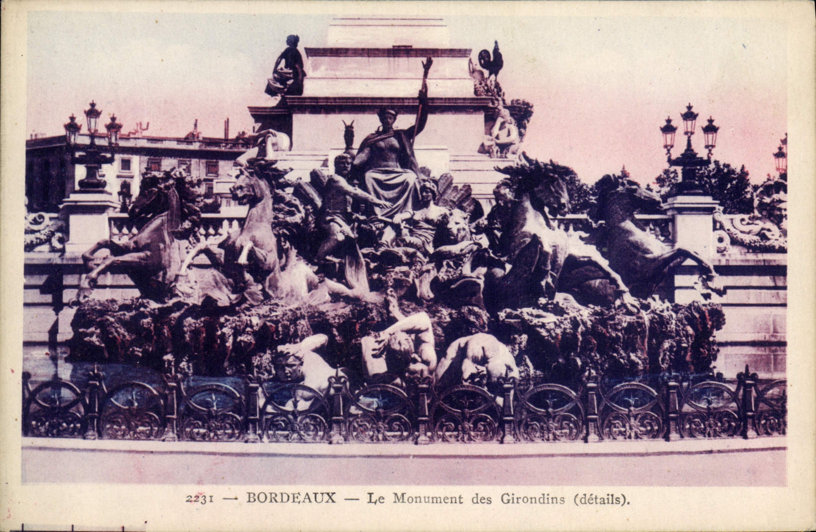 CPA Bordeaux Le Monument des Girondins