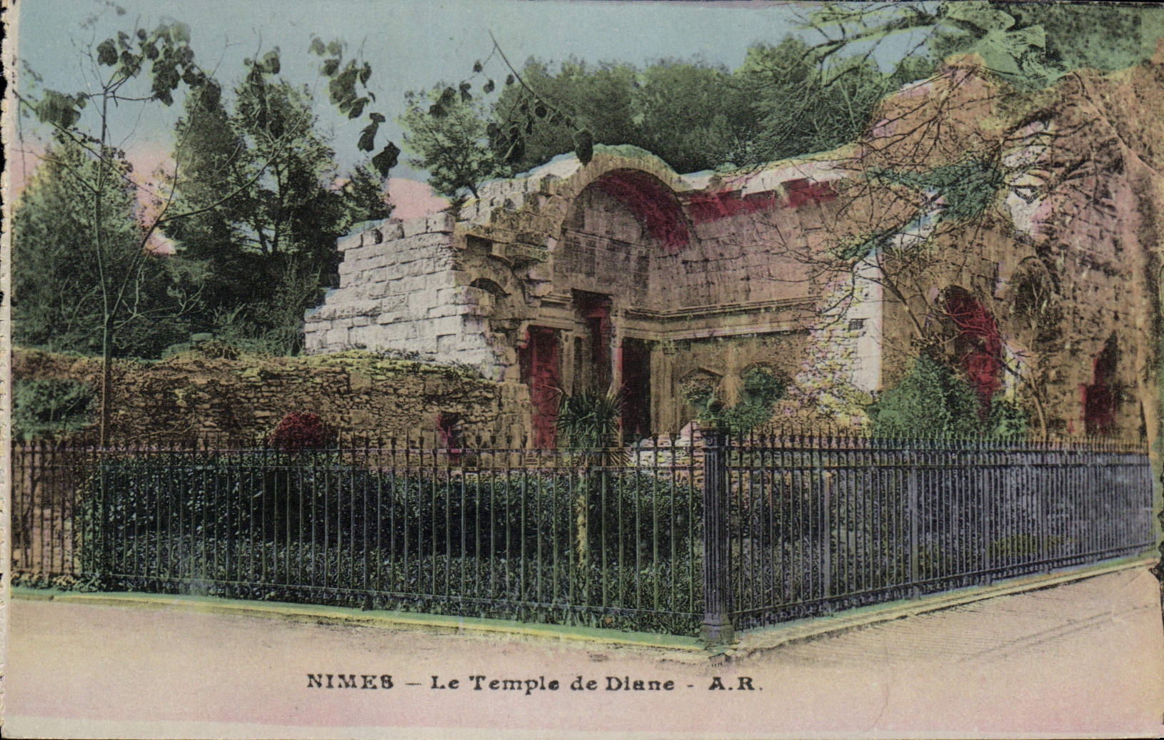 POSTAL Nimes de la VENDIMIA el templo de Dlane