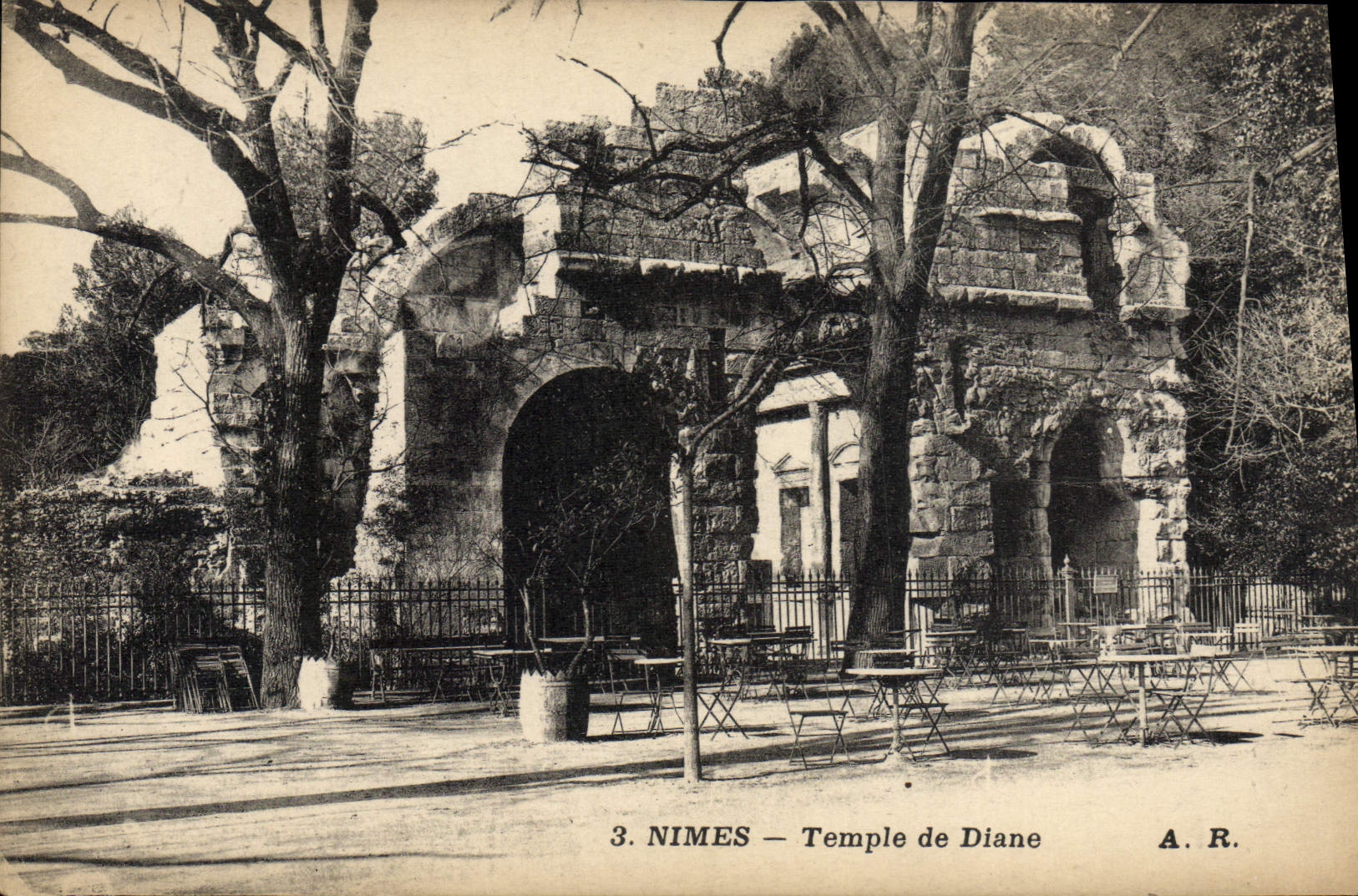 CPA Nimes Temple de Diane