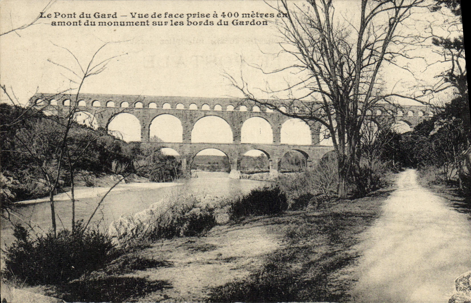 VINTAGE POSTCARD the Bridge Of Gard Front view