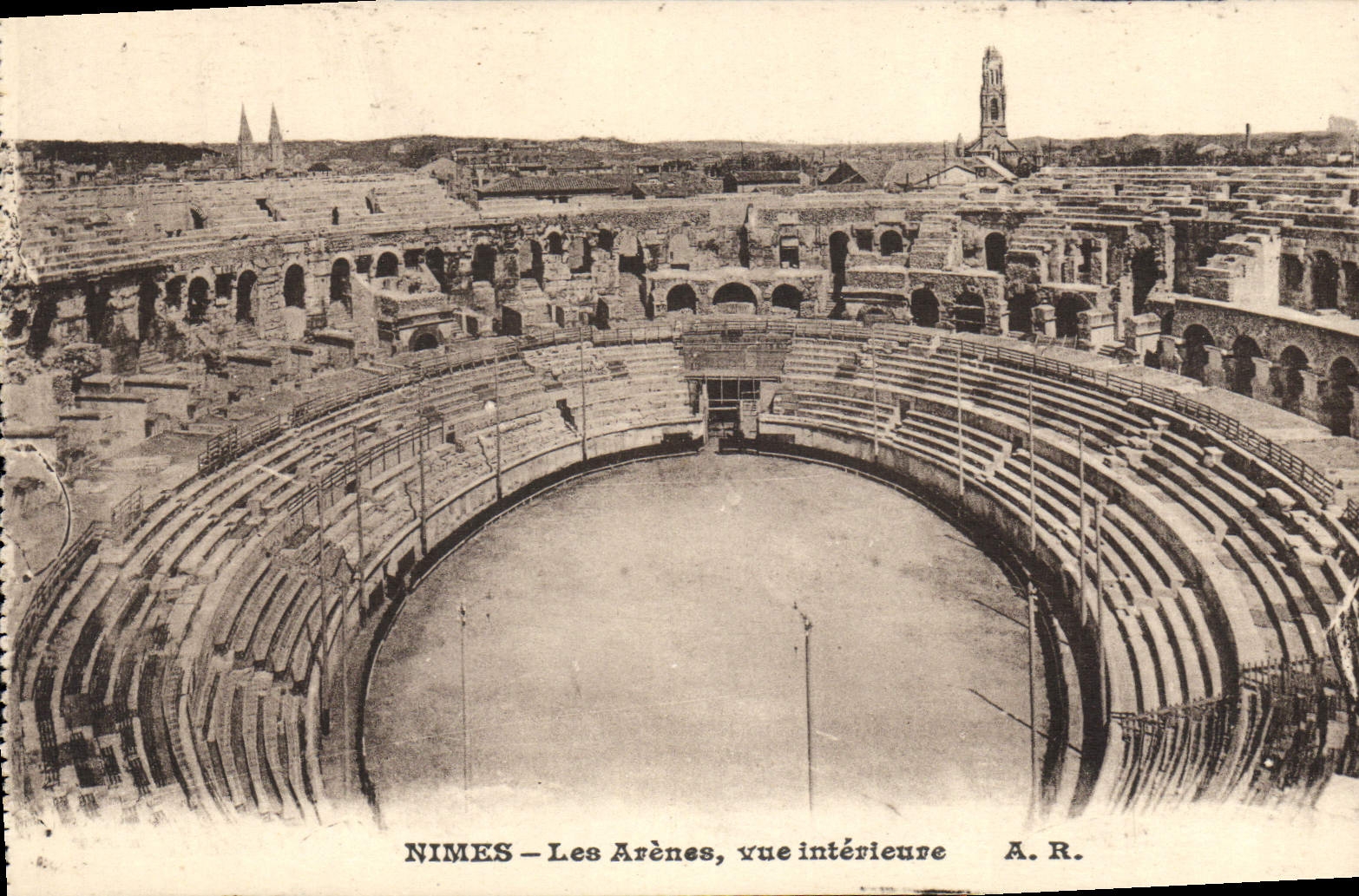 CPA Nimes Les Arenes Vue Interieure