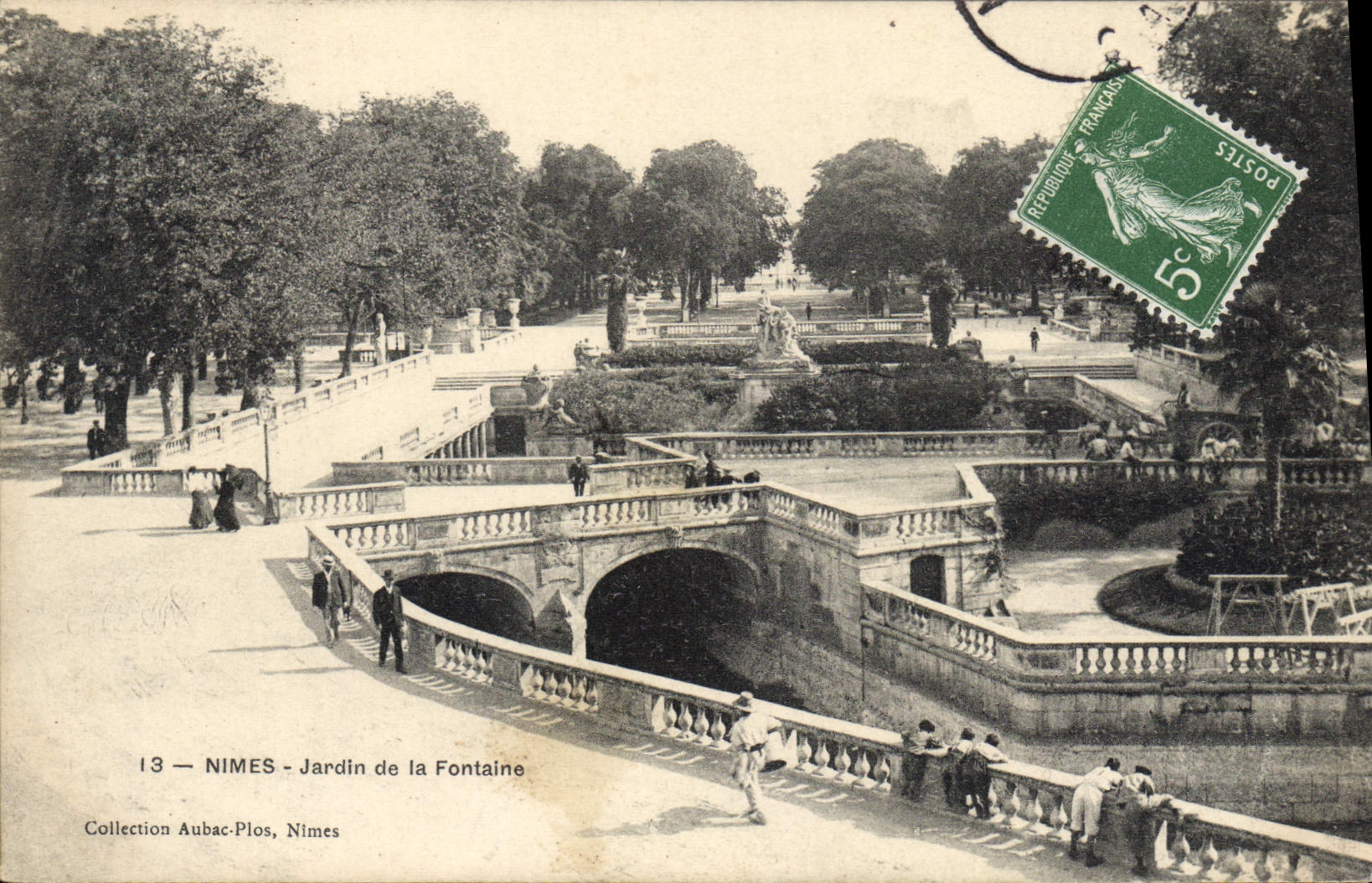 CPA Nimes Jardin De La Fontaine