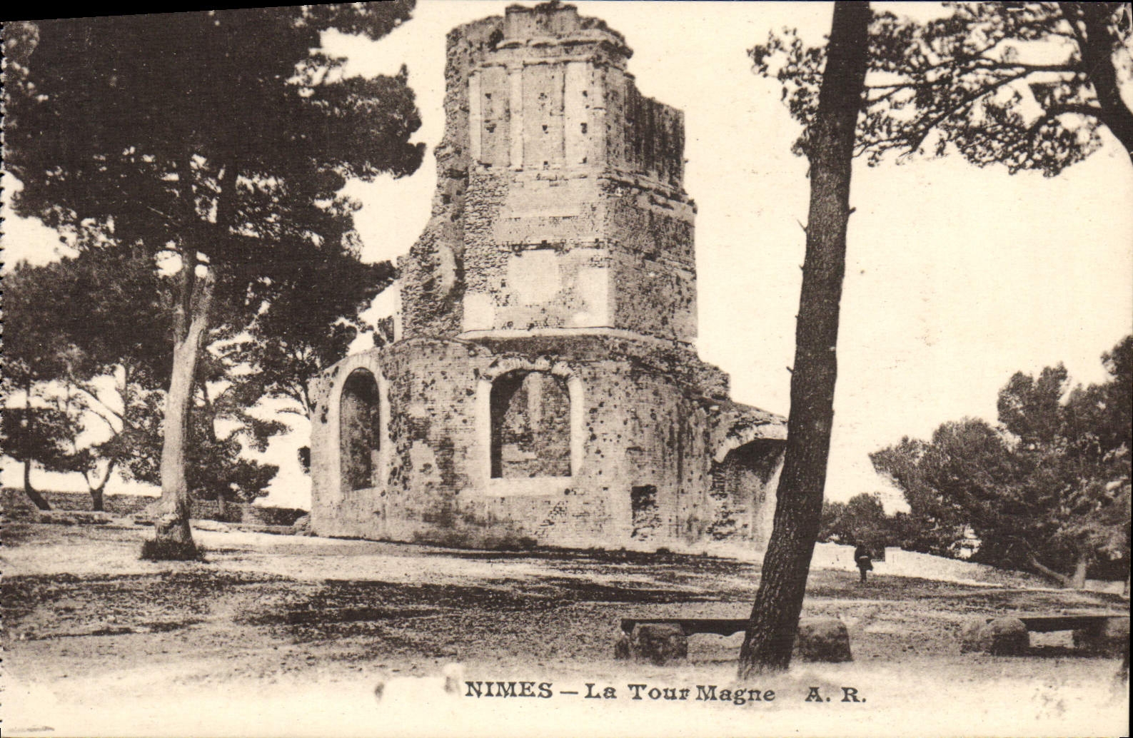 CPA Nimes La Tour Magne