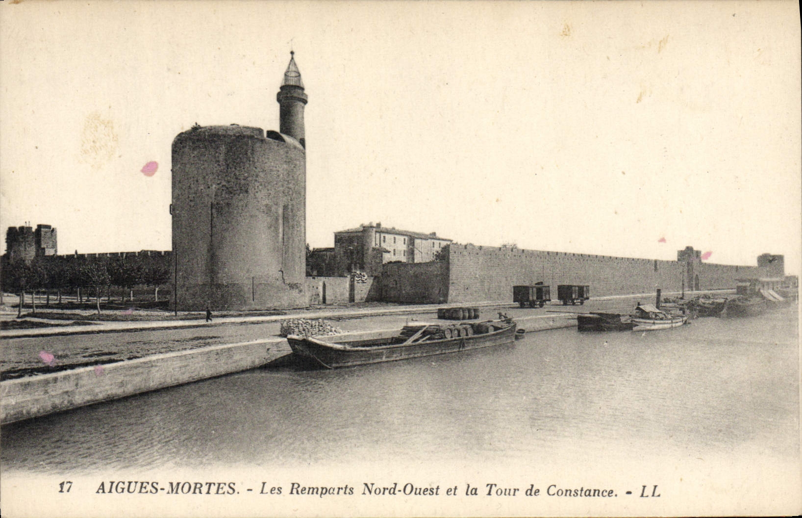 CPA Aigues Mortes Les Remparts Nord Ouest Et La tour De Constance