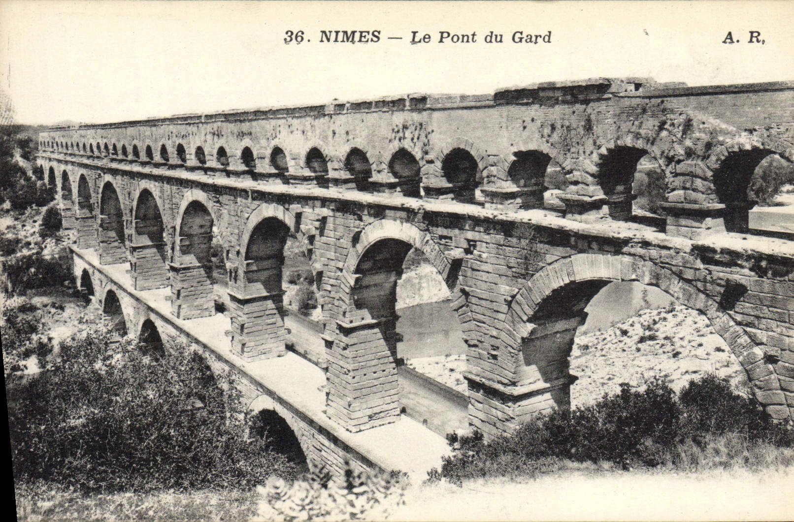 CPA Nimes Le Pont Du Gard