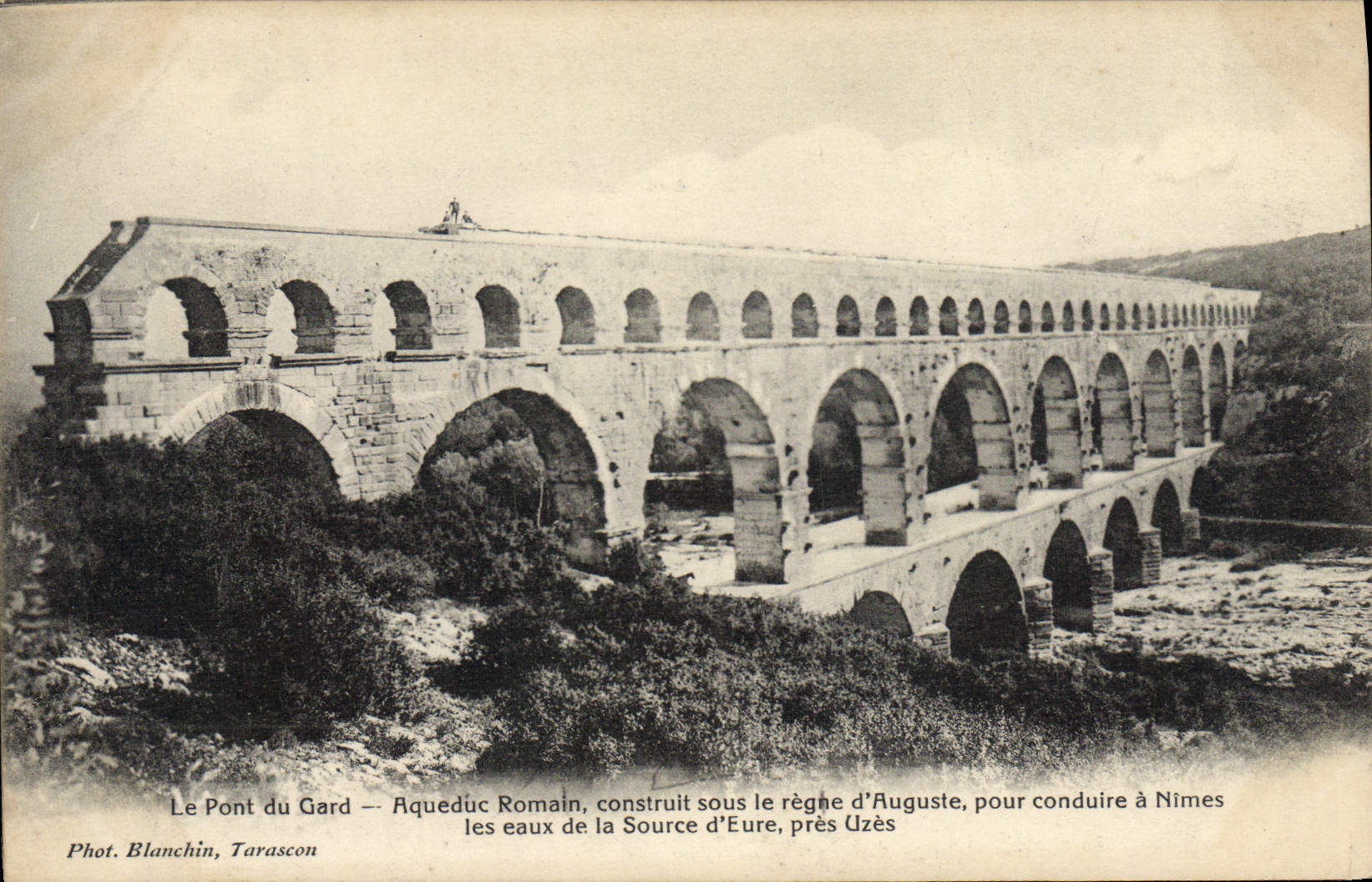 CPA Le Pont Du Gard Aqueduc Romain 