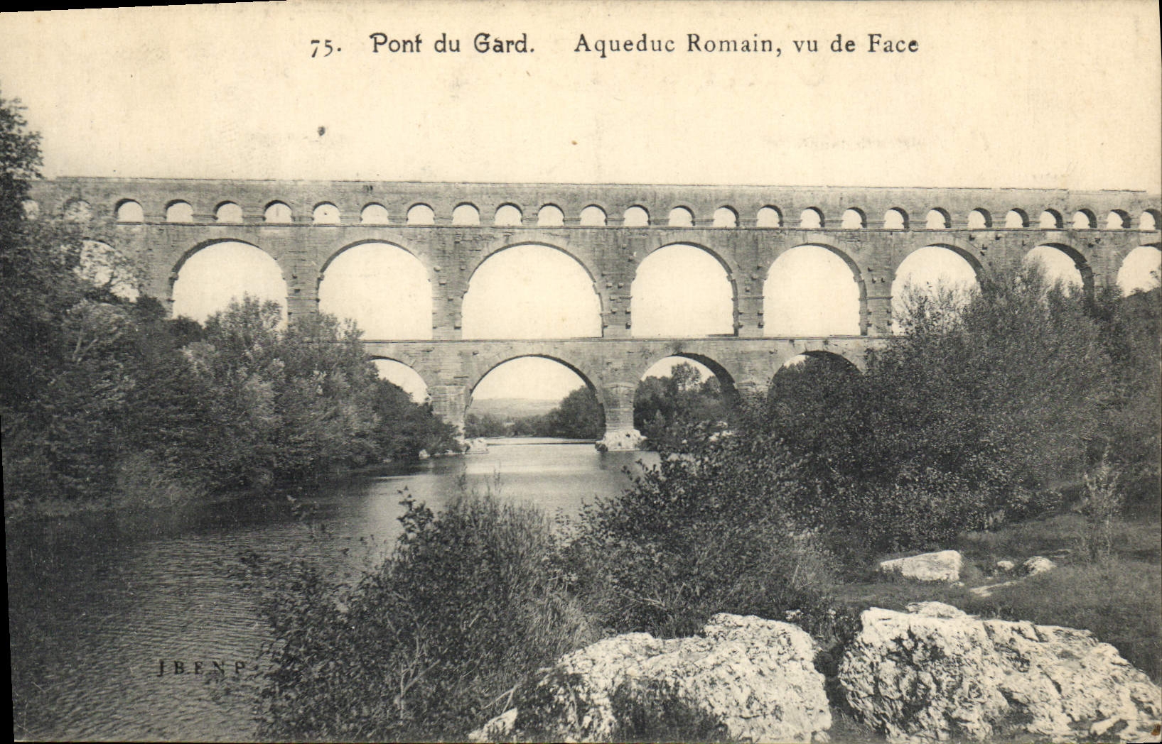 CPA Pont Du Gard Aqueduc Romain Vu De Face