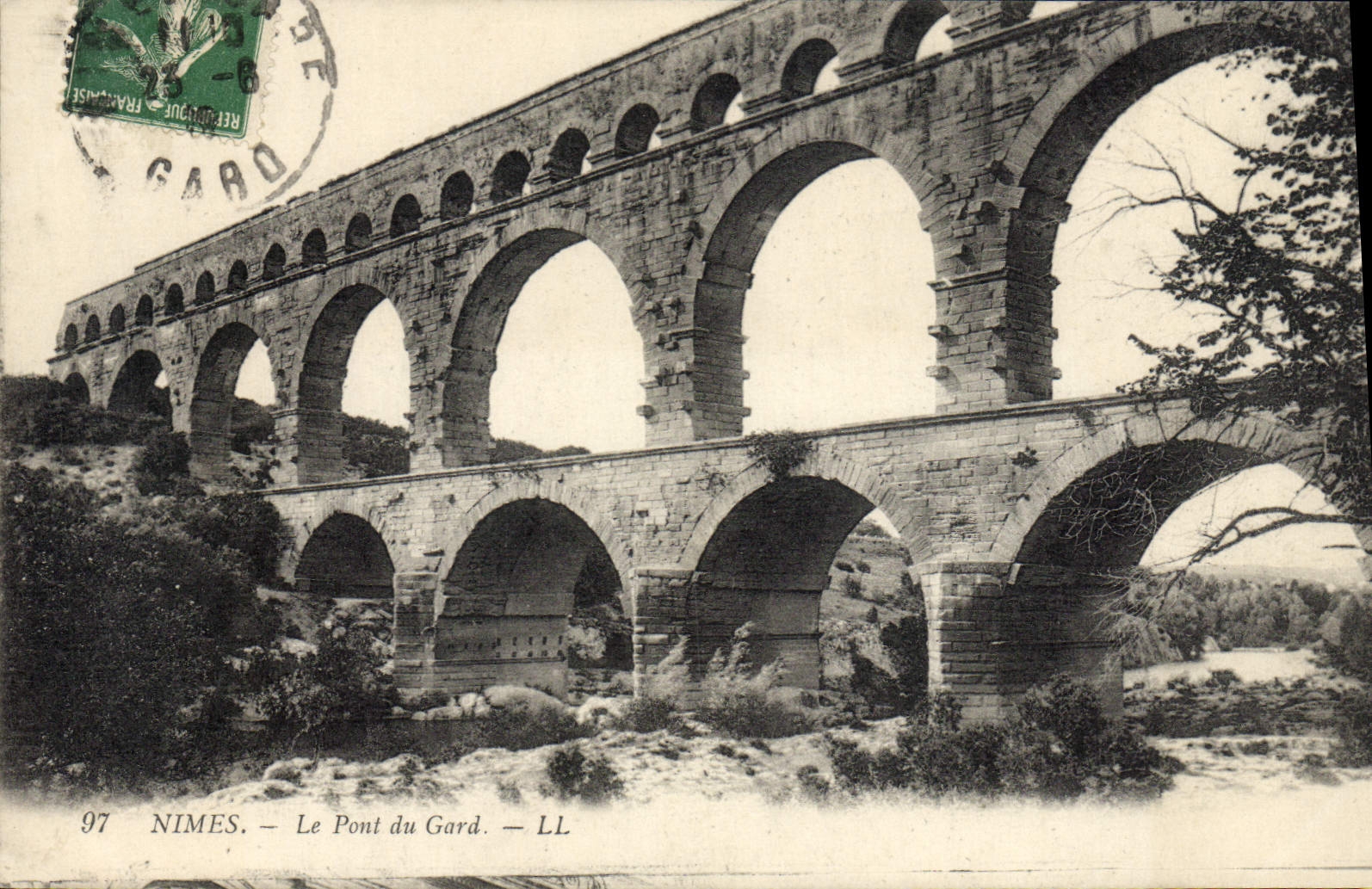 CPA Nimes Le Pont Du Gard