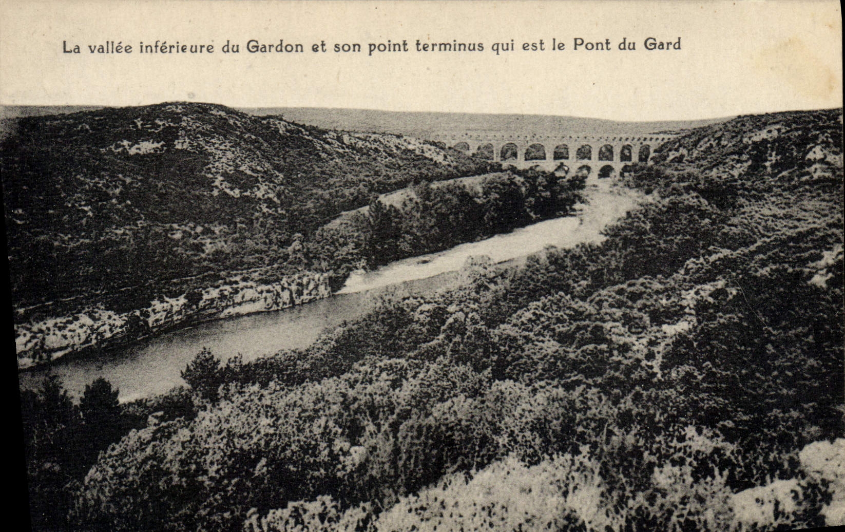 CPA Le Pont Du Gard La Vallee Inferieure du Gardon