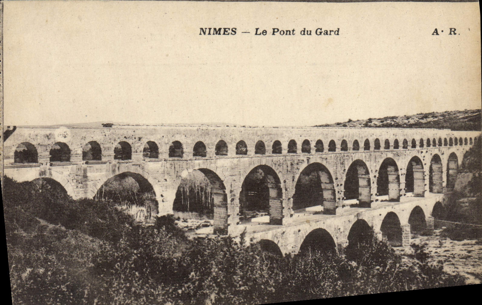 CPA Nimes Le Pont Du Gard