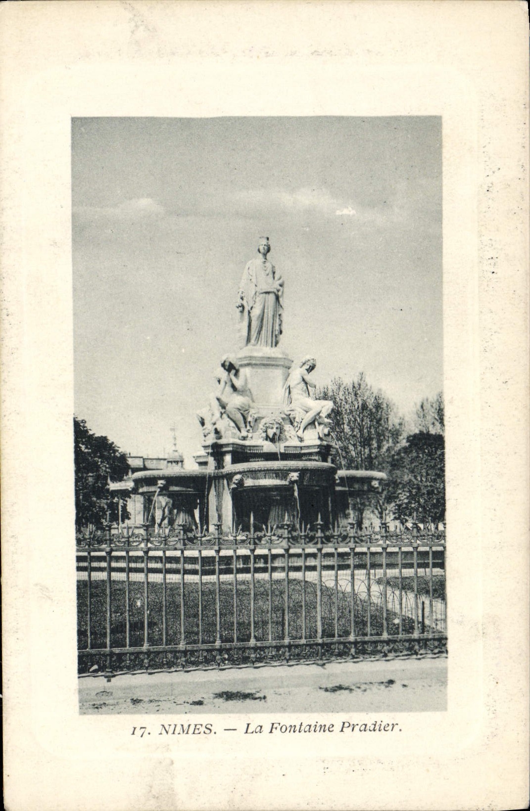 CPA Nimes La Fontaine Pradier