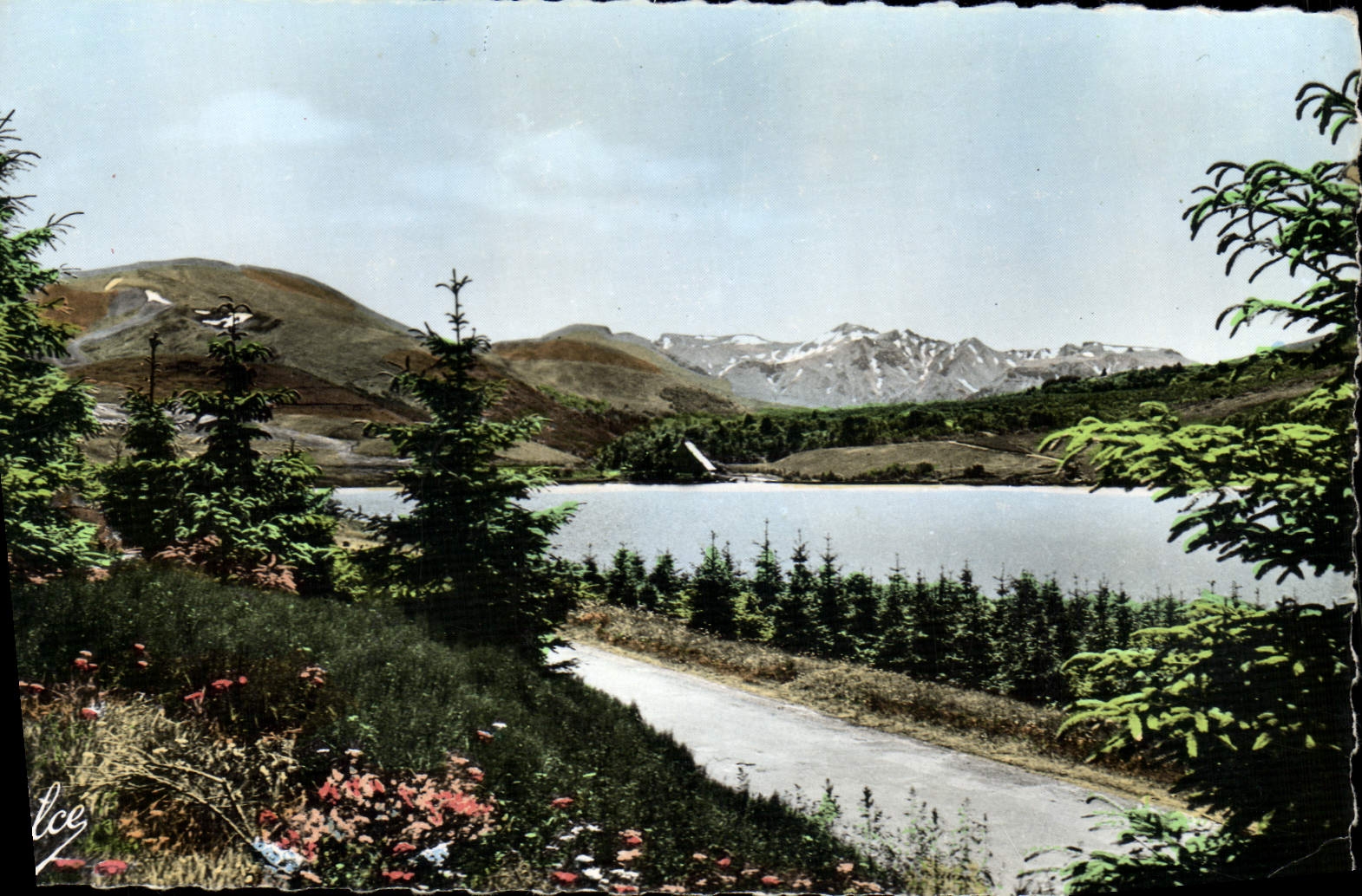 MODERN CARD Auvergne the lake Massive Guery of Sancy