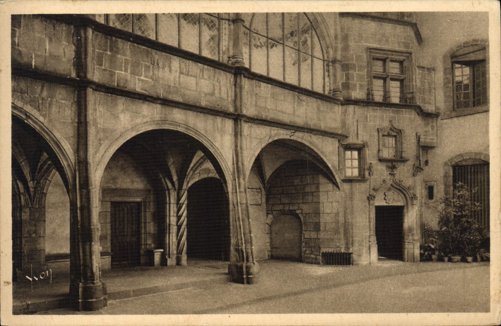 VINTAGE POSTCARD Riom Interior Court De I' Town hall