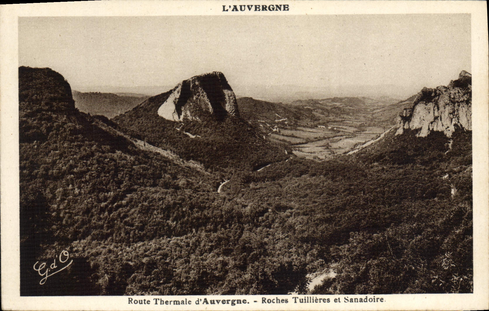 CPA Route Thermale D'Auvergne Roches tuillieres Et Sanadoire