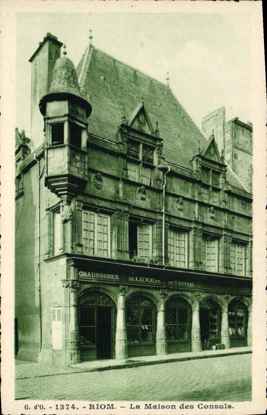 VINTAGE POSTCARD Riom the House Of the Consuls