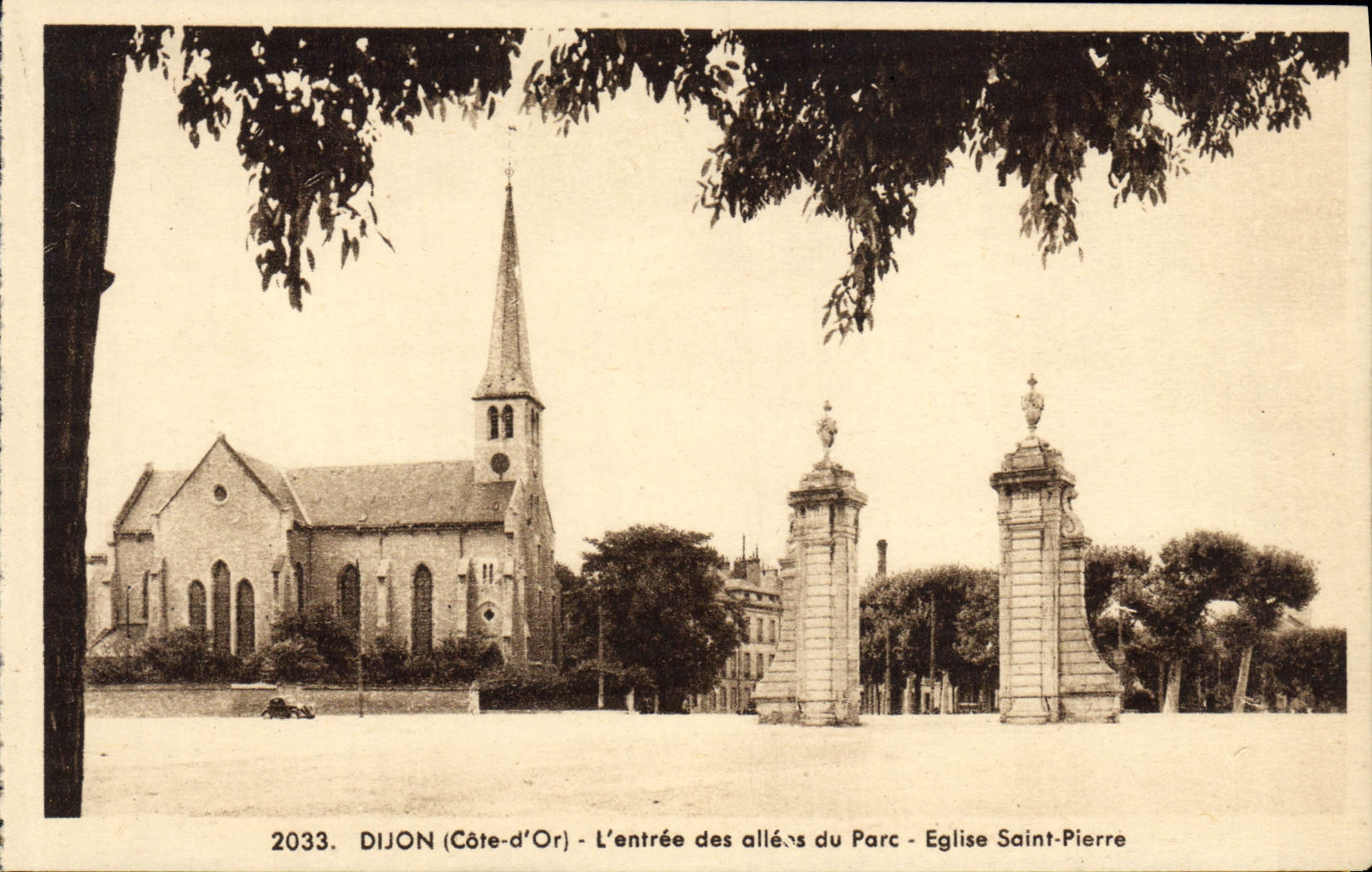 CPA Dijon L'Entree Des Alleos Du Parc Eglise Saint Pierre