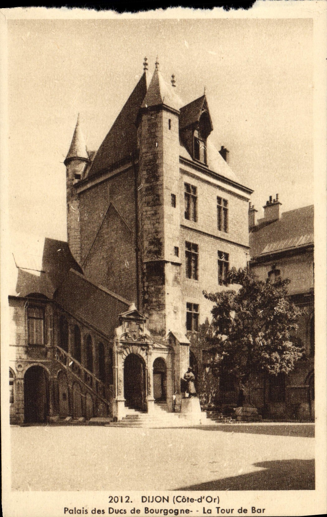 VINTAGE POSTCARD Dijon Palate Of the Dukes Of Burgundy the Tower Of Bar