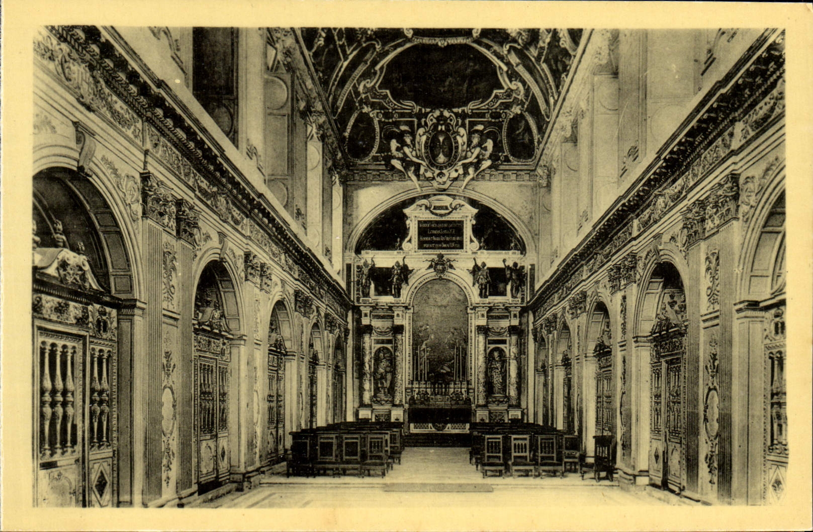 VINTAGE POSTCARD Castle De Fontainebleau Vault of the Holy Trinity