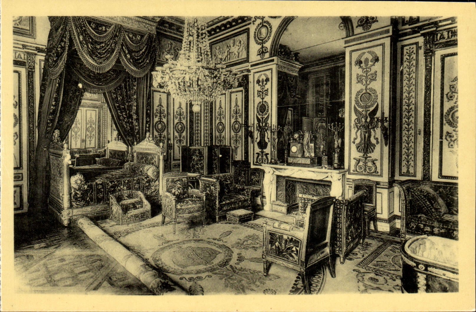 VINTAGE POSTCARD Castle De Fontainebleau Room of Napoleon 1st