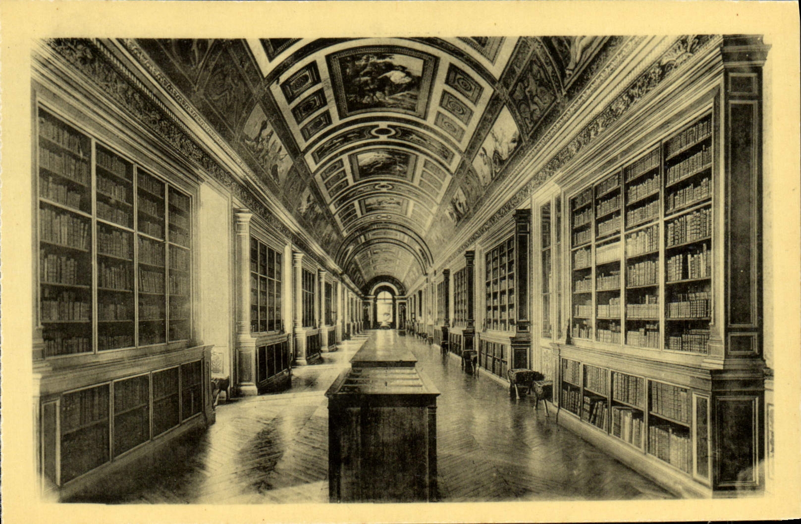 CPA Chateau De Fontainebleau Galerie de Diane ou bibliotheque