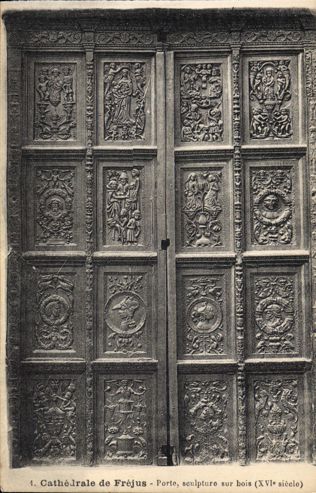 CPA Cathedrale De Frejus Porte Sculpture Sur bois