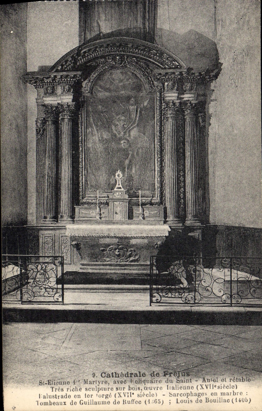 CPA Cathedrale De Frejus St Etienne avec reliquaire de Saint 