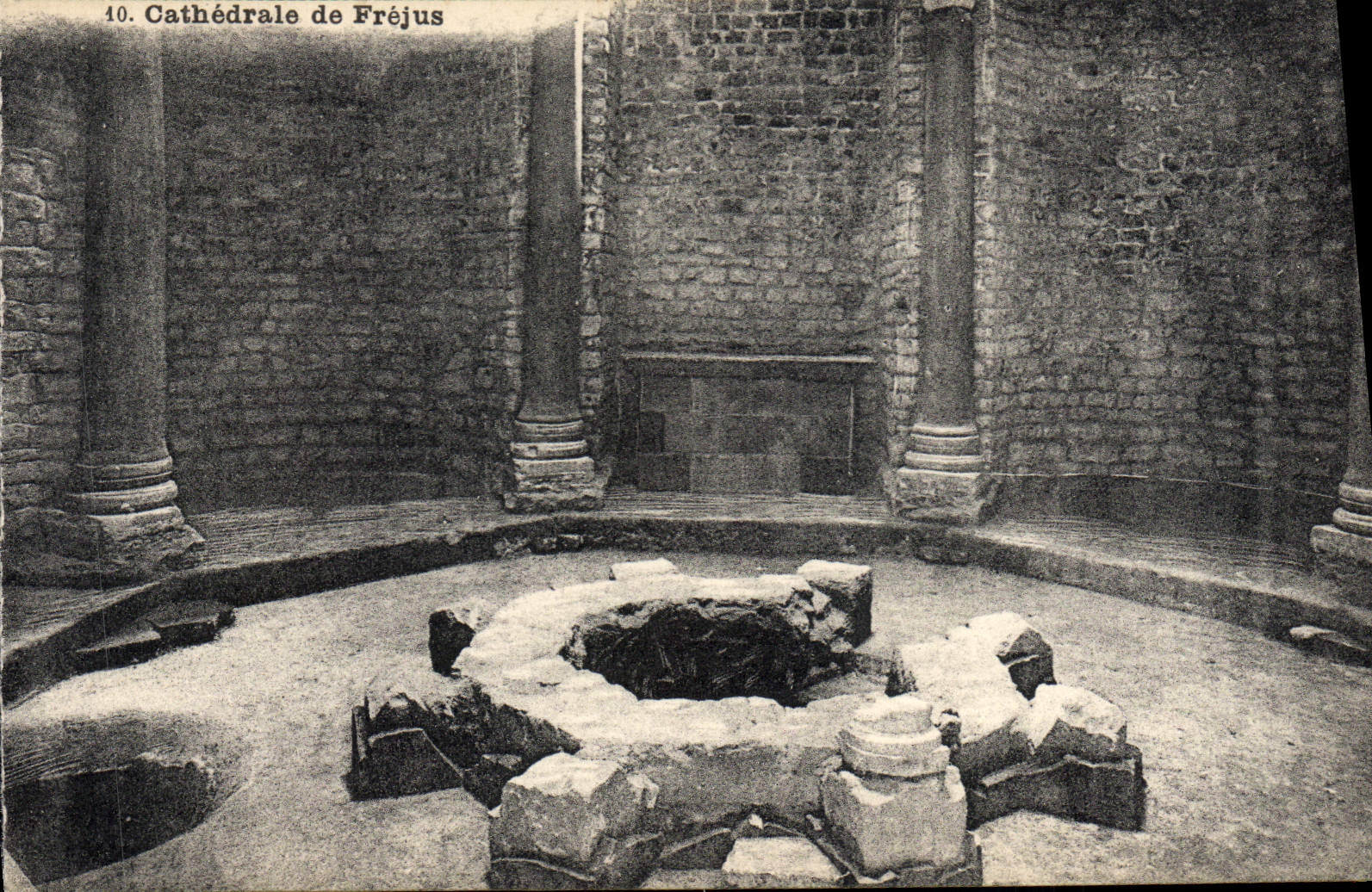 VINTAGE POSTCARD Cathedral Of Frejus Baptisere Columns granite