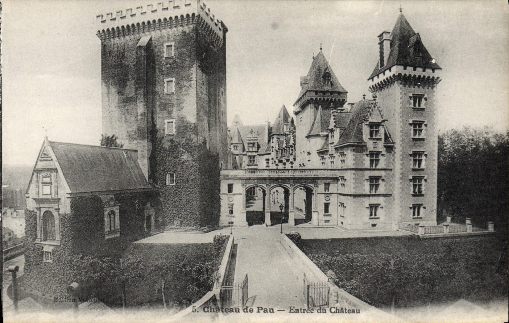 CPA Pau Chateau de Entree du Chateau