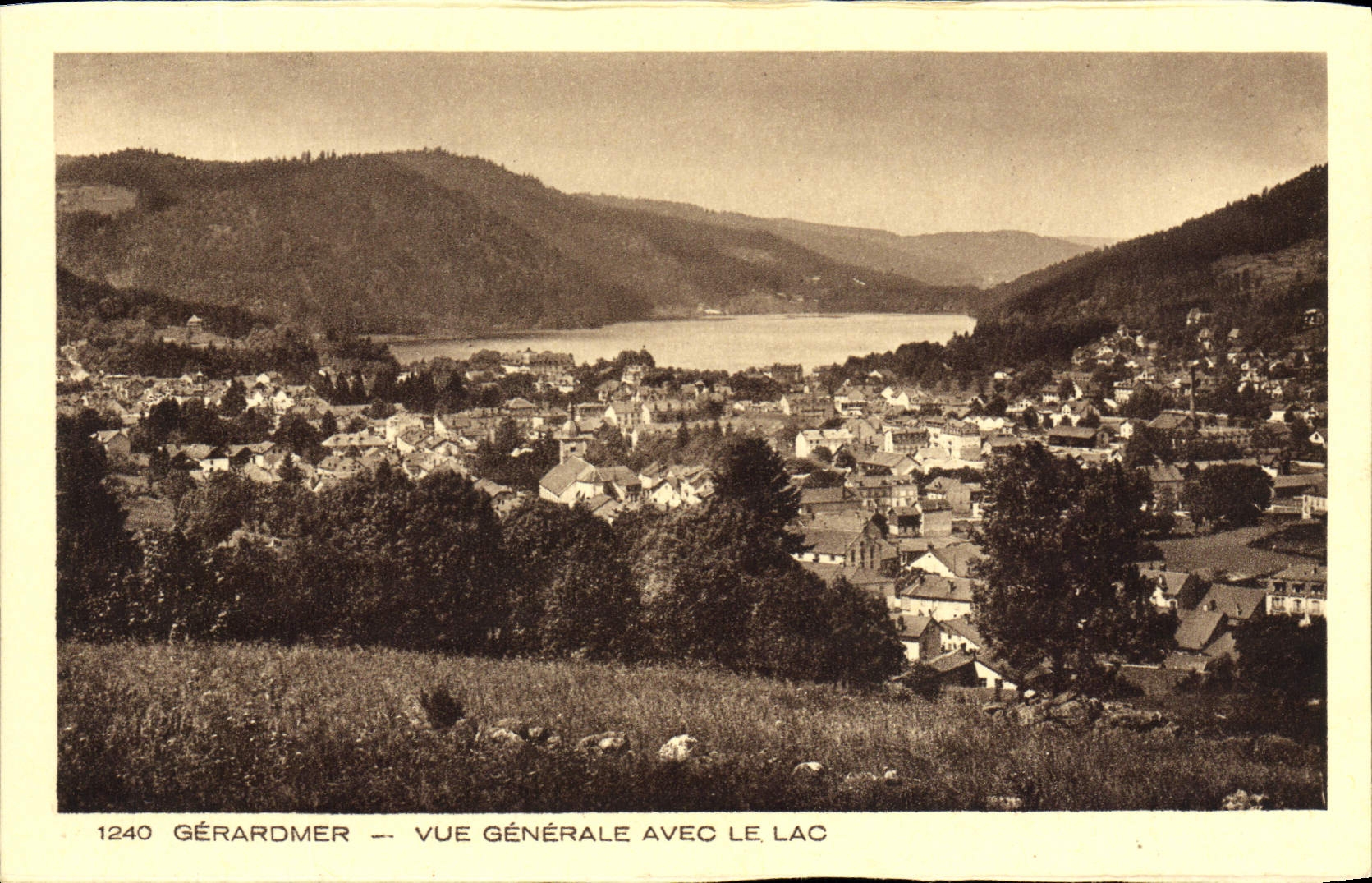 VINTAGE POSTCARD Gerardmer View With the Lake