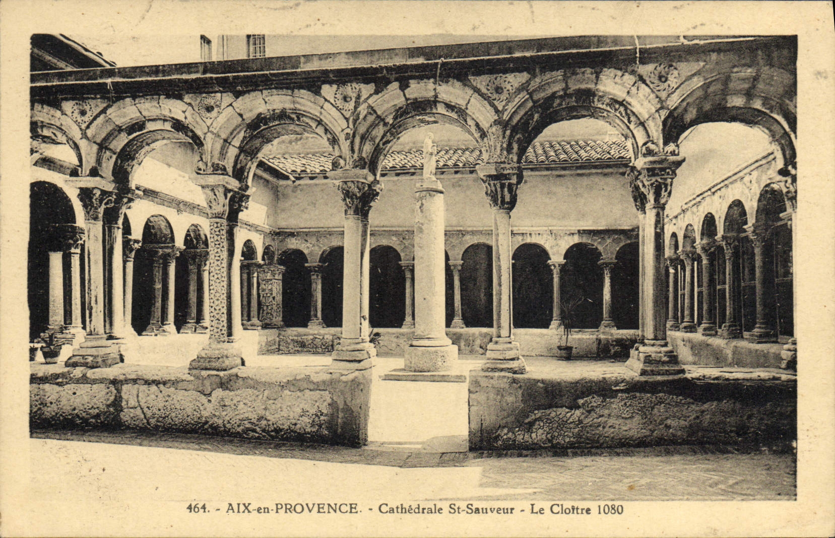 CPA Aix En Provence La Cathedrale St Sauveur le cloitre