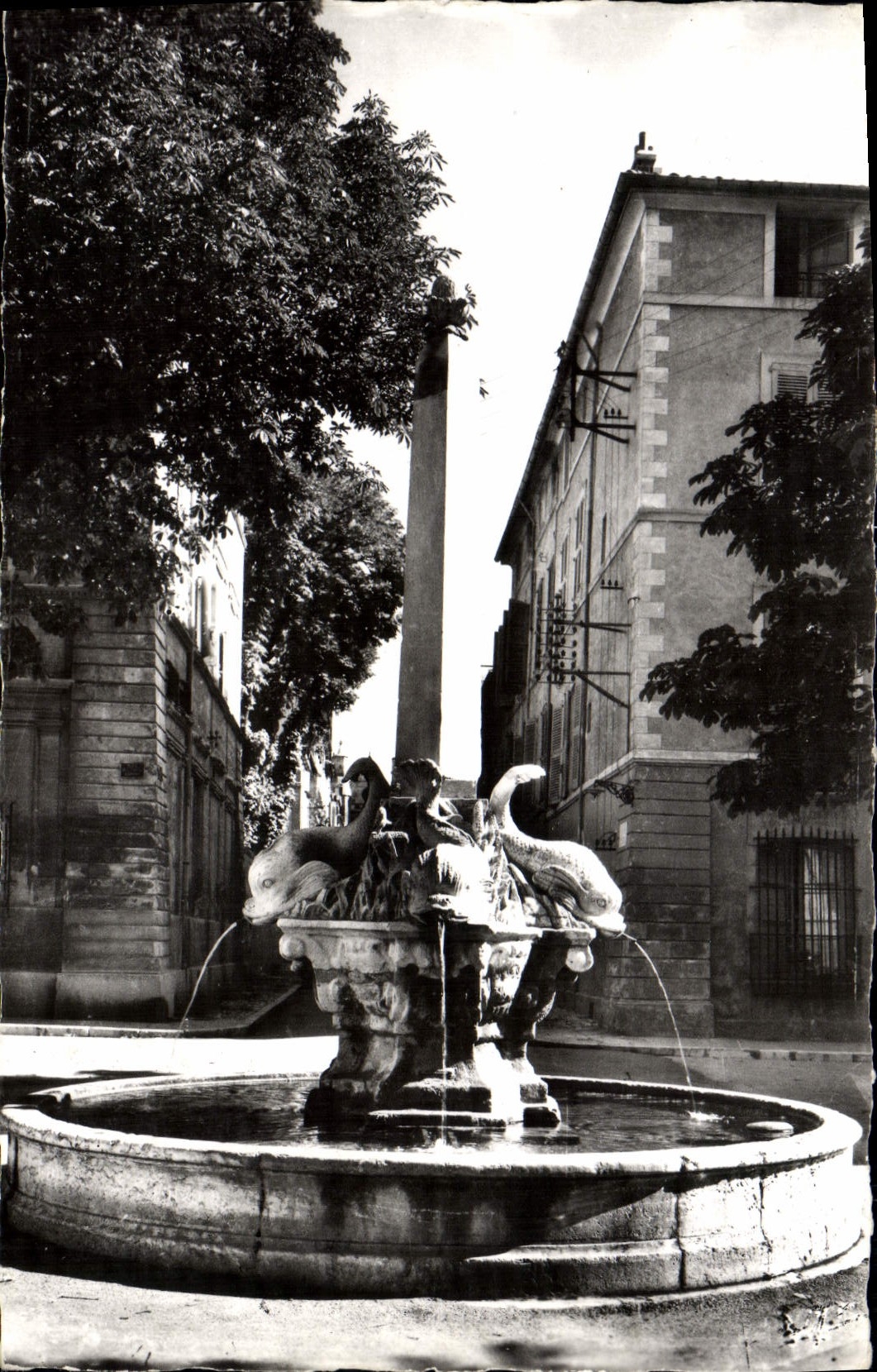 CPM Aix En Provence Fontaine des Quatre Dauphins