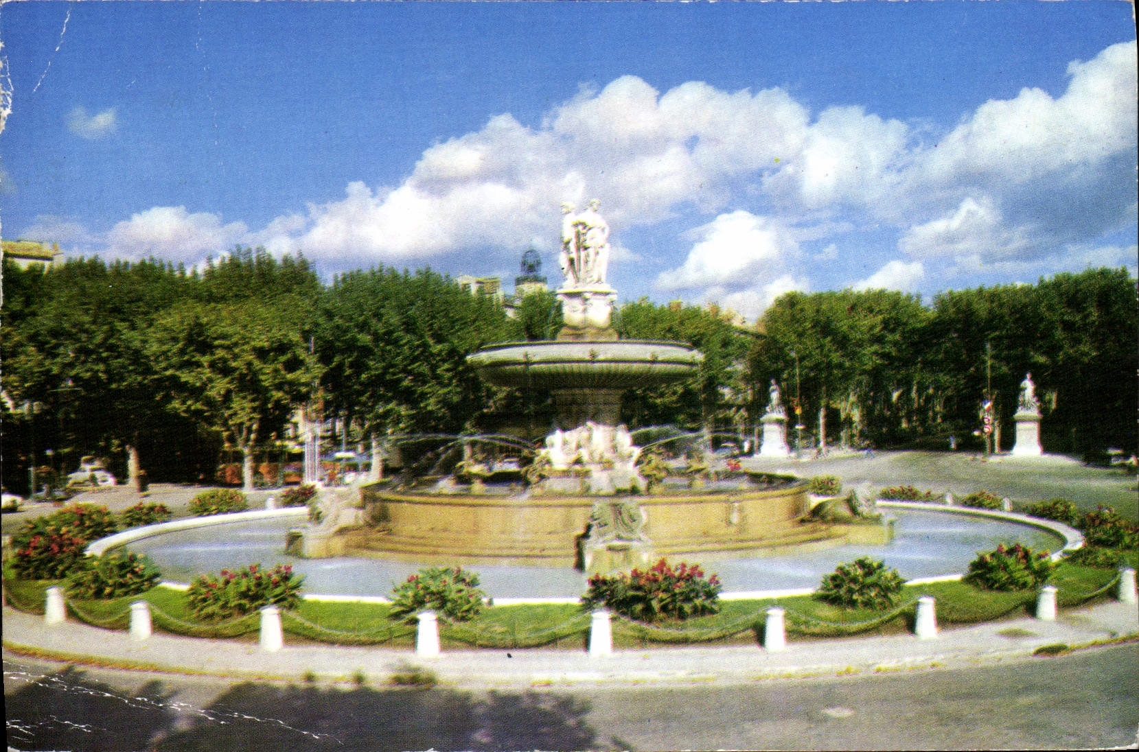 CPM Aix En Provence La Grande Fontaine Sur La Rotonde