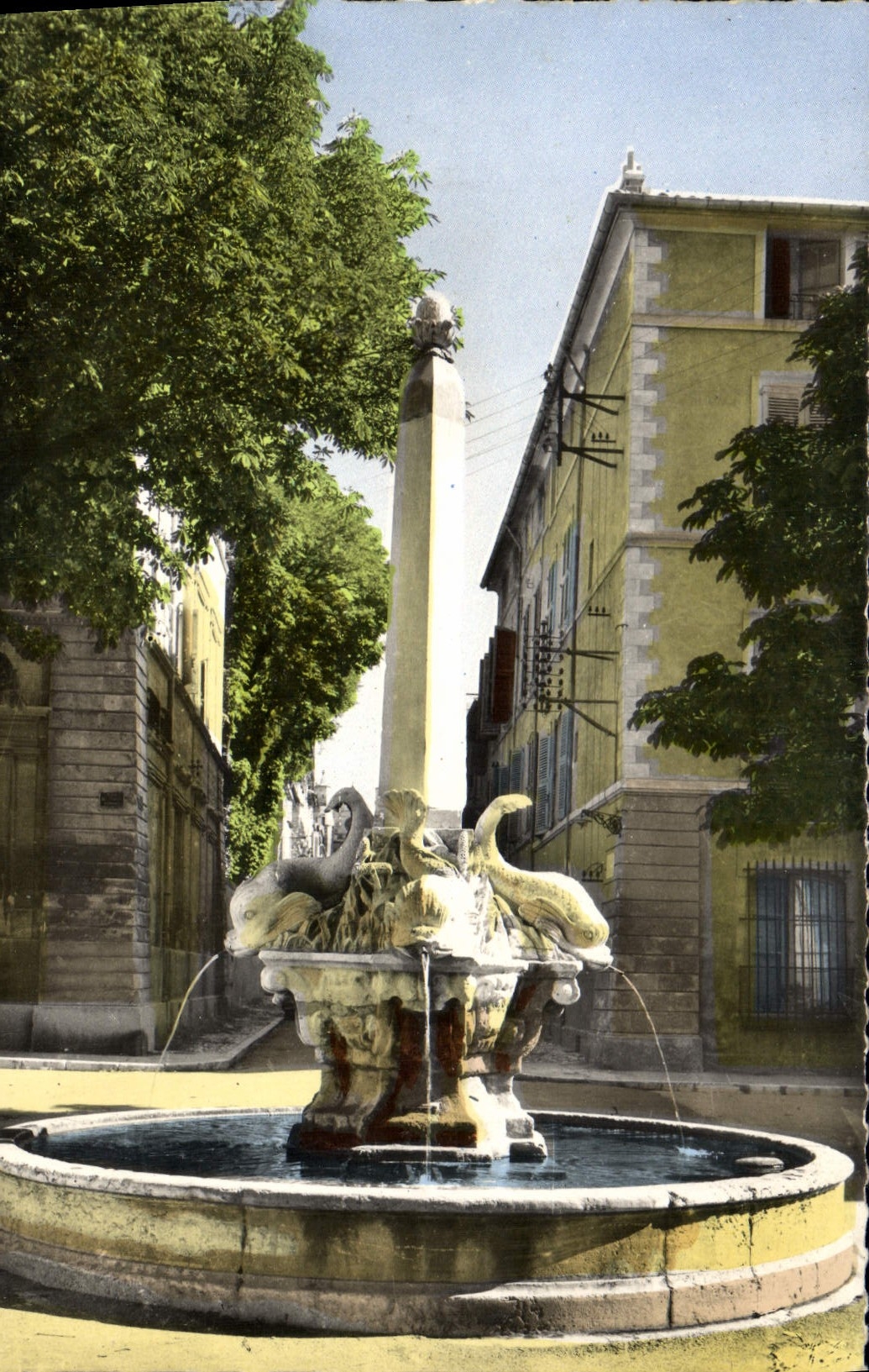CPM Aix En Provence Fontaine Des Quatre Dauphins