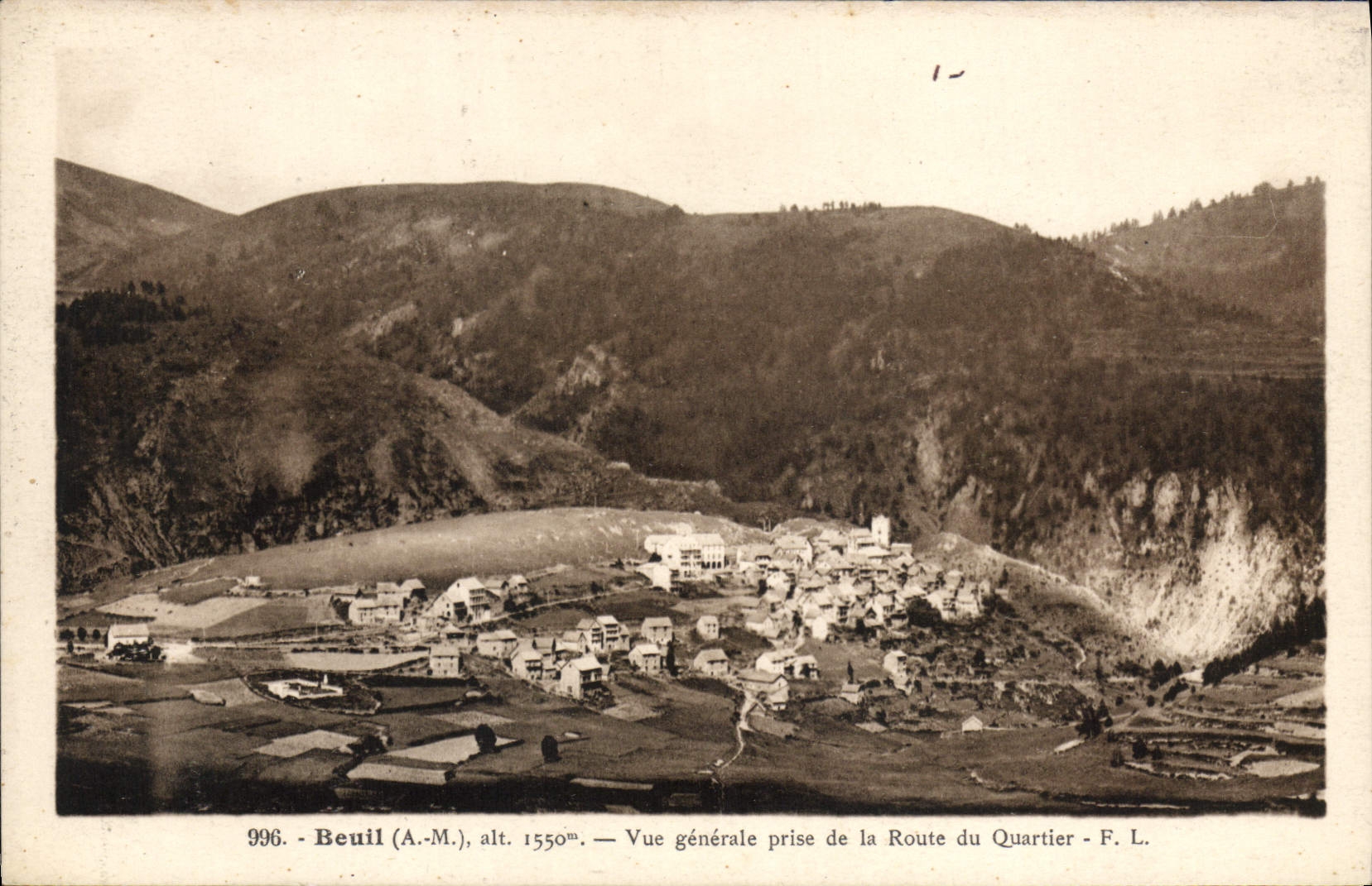 CPA Beuil Vue Generale Prise De La Route Du Quartier