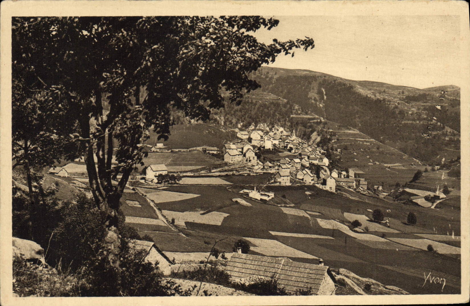 CPA Gorges Du Cians Le Village De Beuil Terminus D'Excursion
