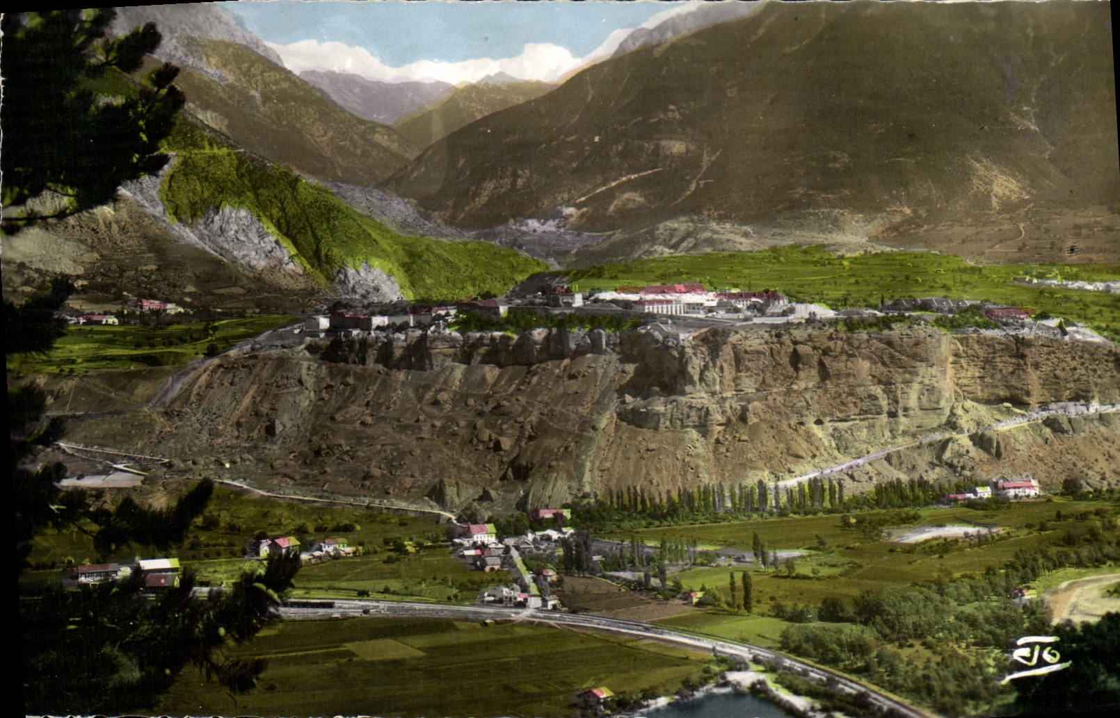 CPM Les Alpes Mont Dauphin Panoramique Sur Le Fort Et La Vallee