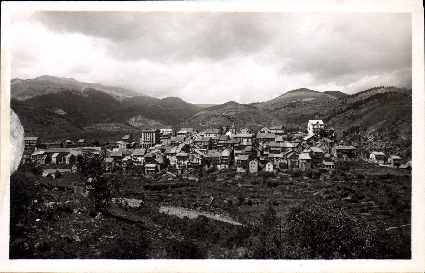 MODERN CARD Beuil Overall picture